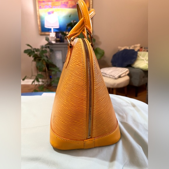 Vuitton Yellow Epi Leather Alma Bag - Picture 8 of 17